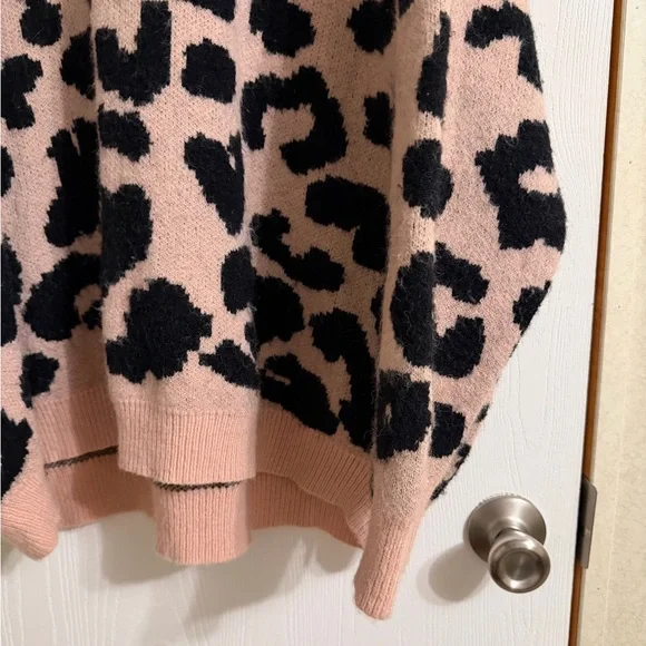 MACARON Blush Pink Leopard Print Oversized Sweater - Picture 6 of 8